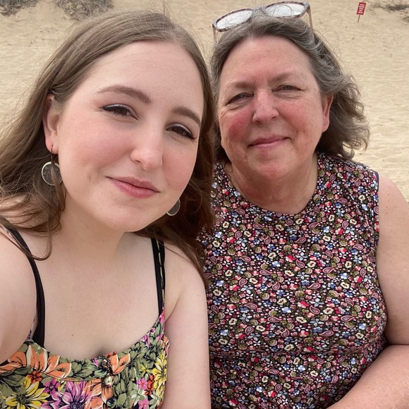 Meet your Posher, Samantha - Picture 2 of 2